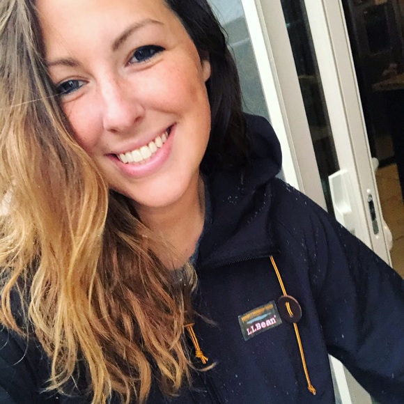 Meet your Posher, Tori - Picture 2 of 2